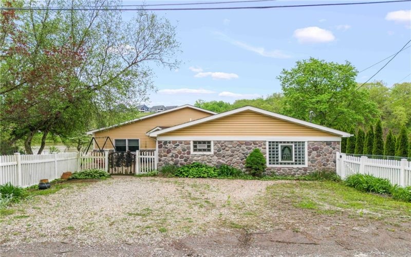 128 Evergreen Dr, Canonsburg, 15317, 2 Bedrooms Bedrooms, 8 Rooms Rooms,1.1 BathroomsBathrooms,Residential,For Sale,Evergreen Dr,1699970