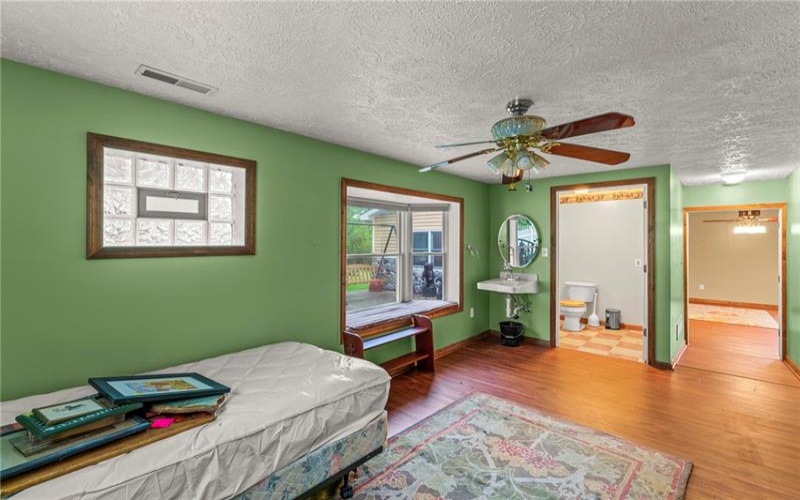 128 Evergreen Dr, Canonsburg, 15317, 2 Bedrooms Bedrooms, 8 Rooms Rooms,1.1 BathroomsBathrooms,Residential,For Sale,Evergreen Dr,1699970