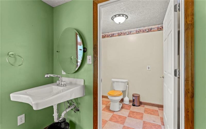 128 Evergreen Dr, Canonsburg, 15317, 2 Bedrooms Bedrooms, 8 Rooms Rooms,1.1 BathroomsBathrooms,Residential,For Sale,Evergreen Dr,1699970