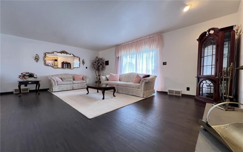 310 Dixon Blvd, Uniontown, 15401, 4 Bedrooms Bedrooms, ,3 BathroomsBathrooms,Residential,For Sale,Dixon Blvd,1700160