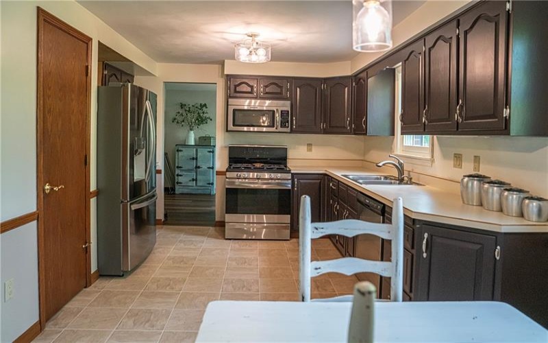 540 Hickory Ln, Houston, 15342, 3 Bedrooms Bedrooms, 8 Rooms Rooms,3.1 BathroomsBathrooms,Residential,For Sale,Hickory Ln,1700234