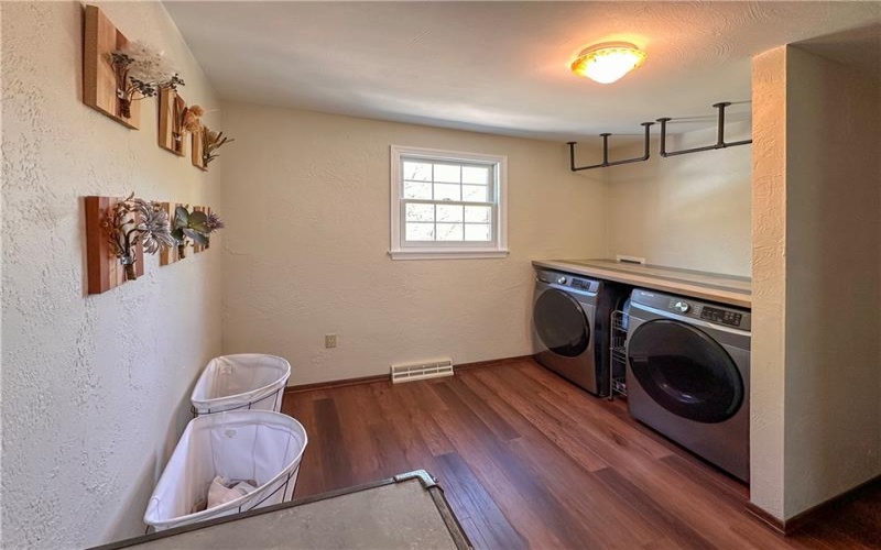 540 Hickory Ln, Houston, 15342, 3 Bedrooms Bedrooms, 8 Rooms Rooms,3.1 BathroomsBathrooms,Residential,For Sale,Hickory Ln,1700234