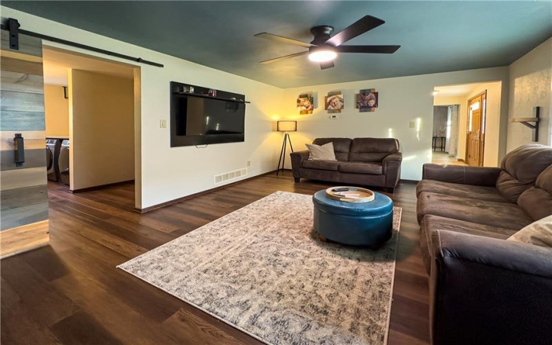 540 Hickory Ln, Houston, 15342, 3 Bedrooms Bedrooms, 8 Rooms Rooms,3.1 BathroomsBathrooms,Residential,For Sale,Hickory Ln,1700234