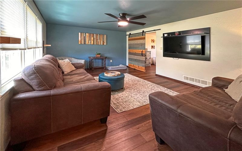 540 Hickory Ln, Houston, 15342, 3 Bedrooms Bedrooms, 8 Rooms Rooms,3.1 BathroomsBathrooms,Residential,For Sale,Hickory Ln,1700234