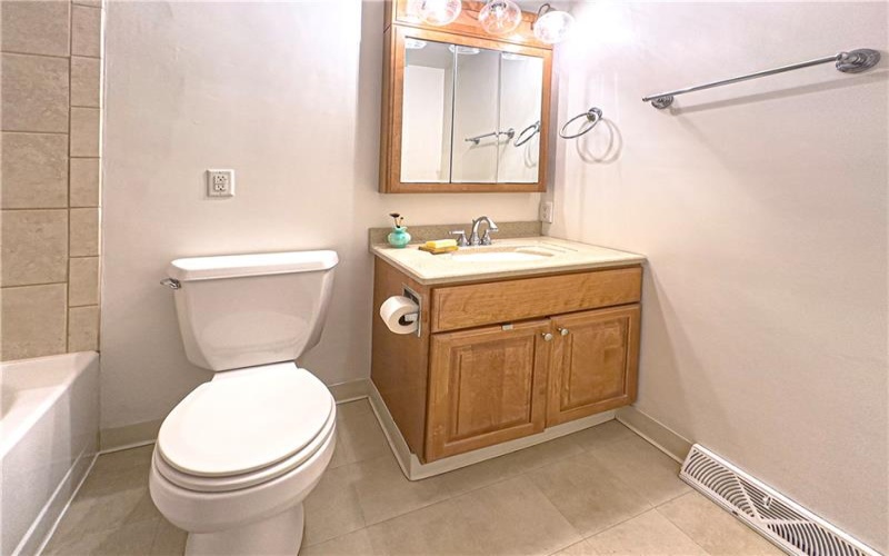 540 Hickory Ln, Houston, 15342, 3 Bedrooms Bedrooms, 8 Rooms Rooms,3.1 BathroomsBathrooms,Residential,For Sale,Hickory Ln,1700234