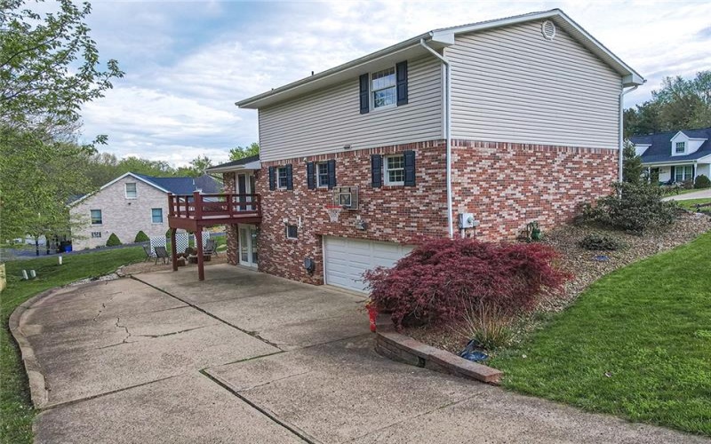 540 Hickory Ln, Houston, 15342, 3 Bedrooms Bedrooms, 8 Rooms Rooms,3.1 BathroomsBathrooms,Residential,For Sale,Hickory Ln,1700234