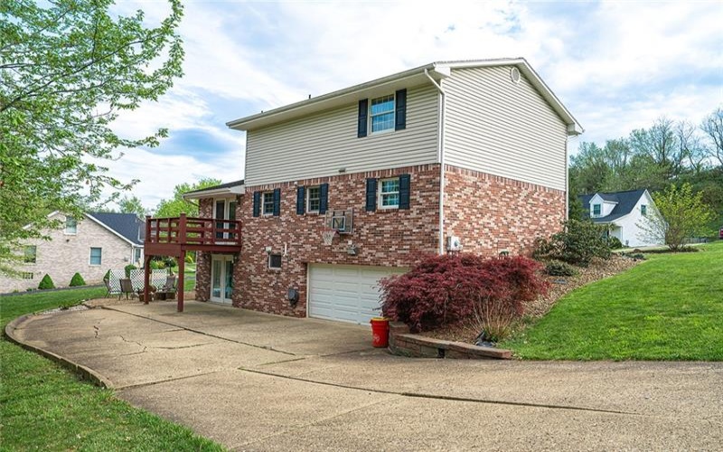 540 Hickory Ln, Houston, 15342, 3 Bedrooms Bedrooms, 8 Rooms Rooms,3.1 BathroomsBathrooms,Residential,For Sale,Hickory Ln,1700234