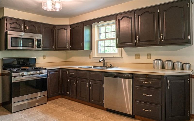 540 Hickory Ln, Houston, 15342, 3 Bedrooms Bedrooms, 8 Rooms Rooms,3.1 BathroomsBathrooms,Residential,For Sale,Hickory Ln,1700234