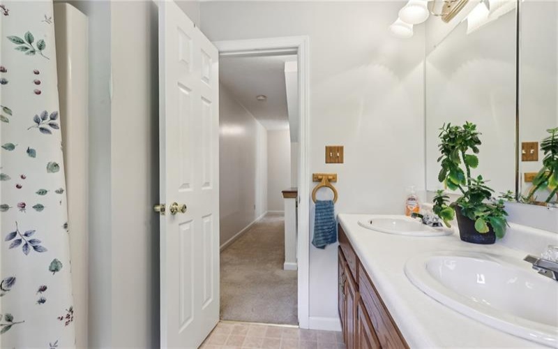 1025 Manor Vue Court, Delmont, 15626, 4 Bedrooms Bedrooms, 11 Rooms Rooms,2.1 BathroomsBathrooms,Residential,For Sale,Manor Vue Court,1700316