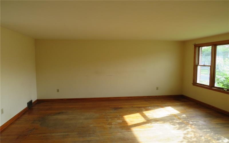 29 2nd St, Youngwood, 15697, 3 Bedrooms Bedrooms, 6 Rooms Rooms,1 BathroomBathrooms,Residential,For Sale,2nd St,1700337