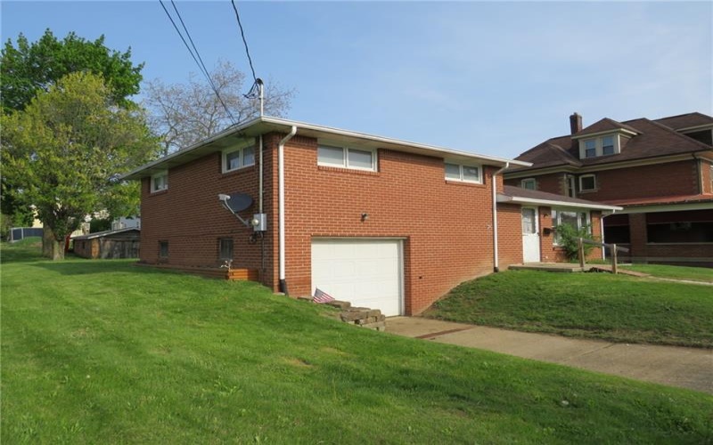 29 2nd St, Youngwood, 15697, 3 Bedrooms Bedrooms, 6 Rooms Rooms,1 BathroomBathrooms,Residential,For Sale,2nd St,1700337