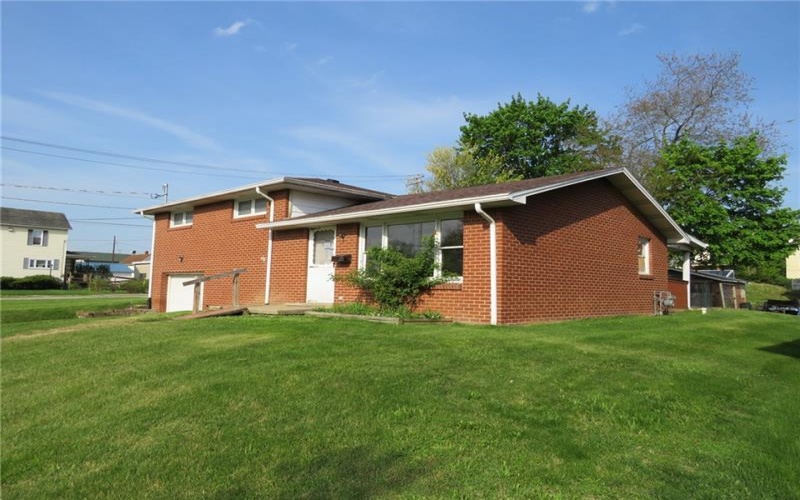 29 2nd St, Youngwood, 15697, 3 Bedrooms Bedrooms, 6 Rooms Rooms,1 BathroomBathrooms,Residential,For Sale,2nd St,1700337
