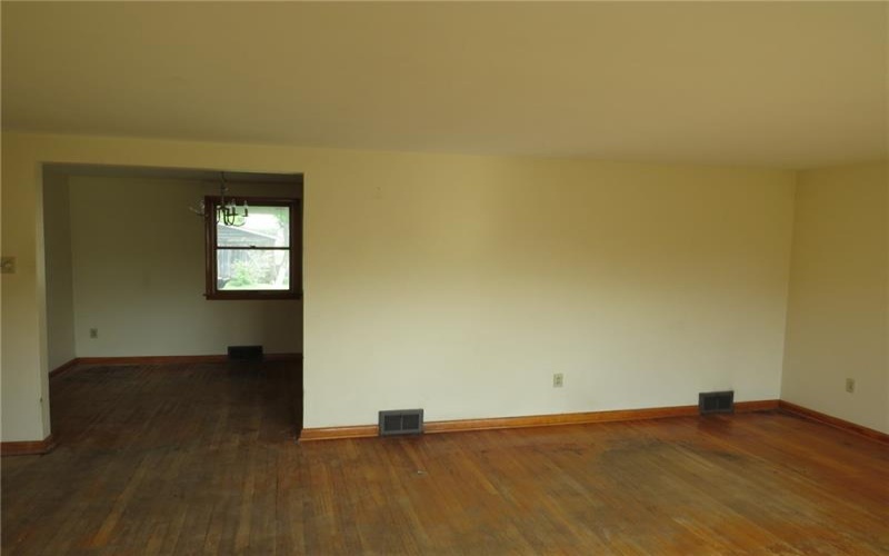 29 2nd St, Youngwood, 15697, 3 Bedrooms Bedrooms, 6 Rooms Rooms,1 BathroomBathrooms,Residential,For Sale,2nd St,1700337