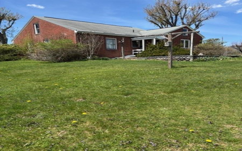 438 Fayette Springs Rd, Chalk Hill, 15421, 2 Bedrooms Bedrooms, 5 Rooms Rooms,1 BathroomBathrooms,Residential,For Sale,Fayette Springs Rd,1700457