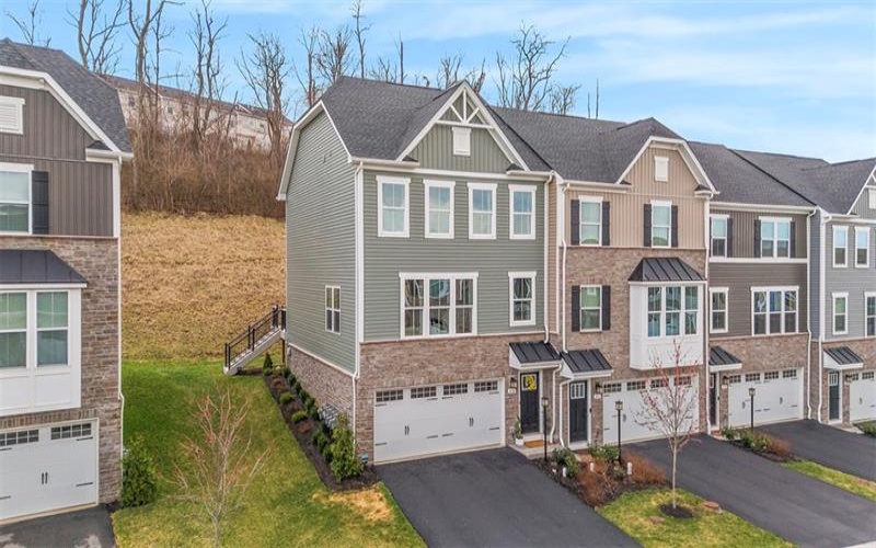 414 Greenwood Dr., Canonsburg, 15317, 3 Bedrooms Bedrooms, 9 Rooms Rooms,2.1 BathroomsBathrooms,Residential,For Sale,Greenwood Dr.,1695621