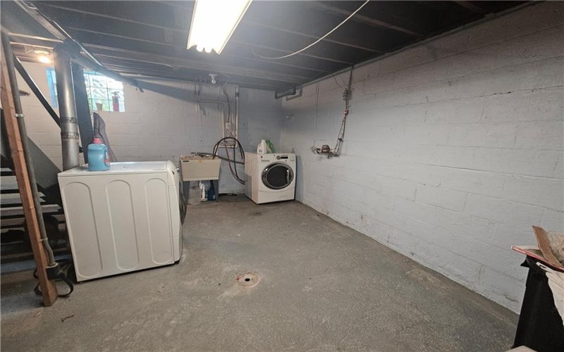 32 Mannina Ave, Dunlevy, 15432, 3 Bedrooms Bedrooms, 6 Rooms Rooms,2 BathroomsBathrooms,Residential,For Sale,Mannina Ave,1699506