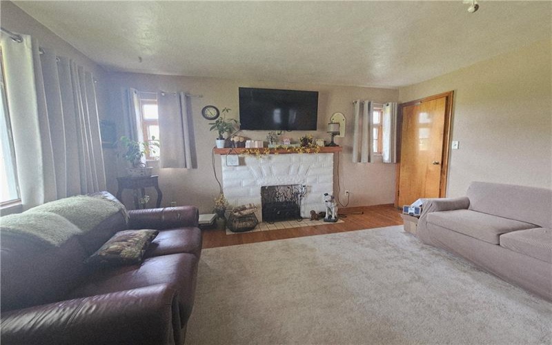 32 Mannina Ave, Dunlevy, 15432, 3 Bedrooms Bedrooms, 6 Rooms Rooms,2 BathroomsBathrooms,Residential,For Sale,Mannina Ave,1699506