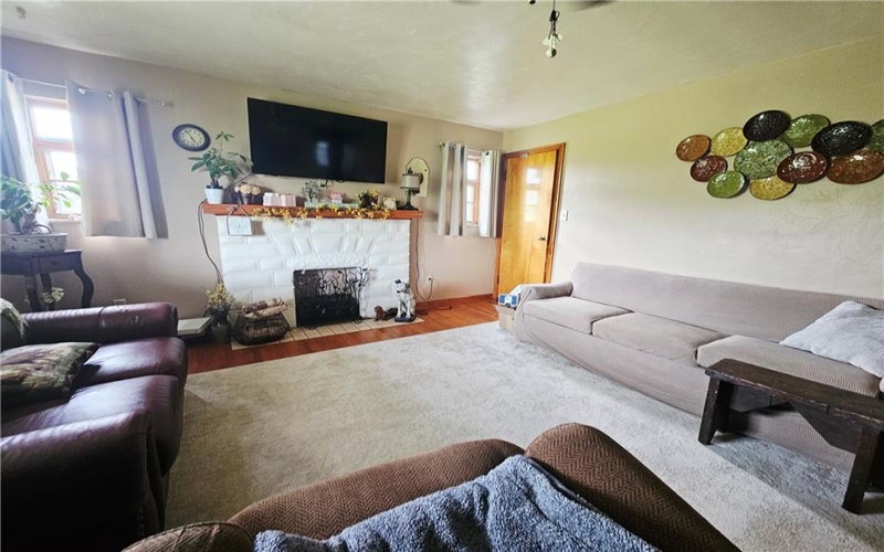 32 Mannina Ave, Dunlevy, 15432, 3 Bedrooms Bedrooms, 6 Rooms Rooms,2 BathroomsBathrooms,Residential,For Sale,Mannina Ave,1699506