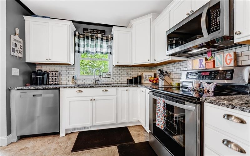 158 Sigsbee Road, greensboro, 15338, 3 Bedrooms Bedrooms, 5 Rooms Rooms,2 BathroomsBathrooms,Residential,For Sale,Sigsbee Road,1700405