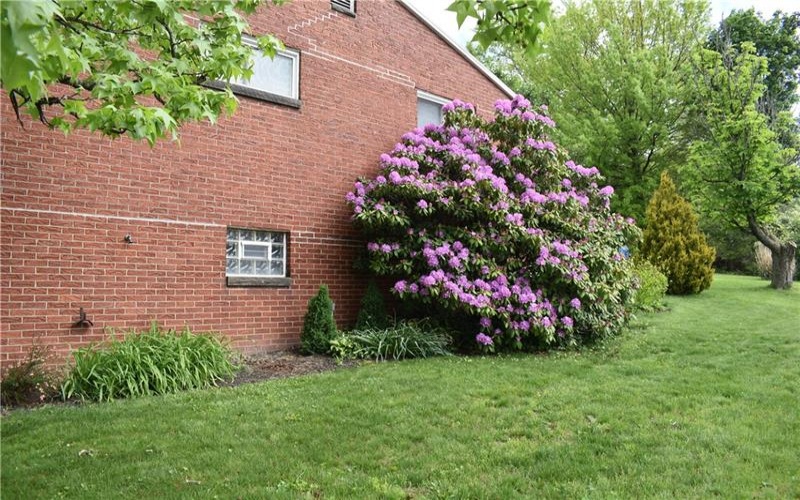 1106 Martin Dr, Canonsburg, 15317, 3 Bedrooms Bedrooms, 7 Rooms Rooms,2 BathroomsBathrooms,Residential,For Sale,Martin Dr,1700427