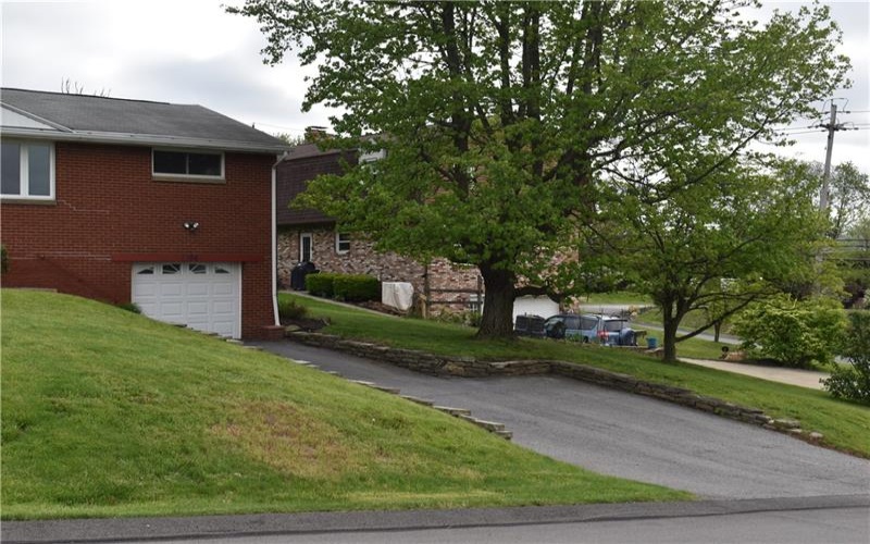 1106 Martin Dr, Canonsburg, 15317, 3 Bedrooms Bedrooms, 7 Rooms Rooms,2 BathroomsBathrooms,Residential,For Sale,Martin Dr,1700427
