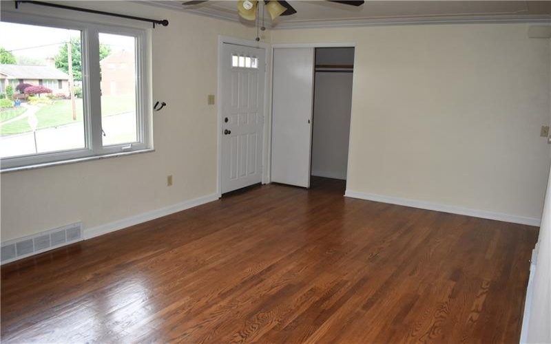 1106 Martin Dr, Canonsburg, 15317, 3 Bedrooms Bedrooms, 7 Rooms Rooms,2 BathroomsBathrooms,Residential,For Sale,Martin Dr,1700427