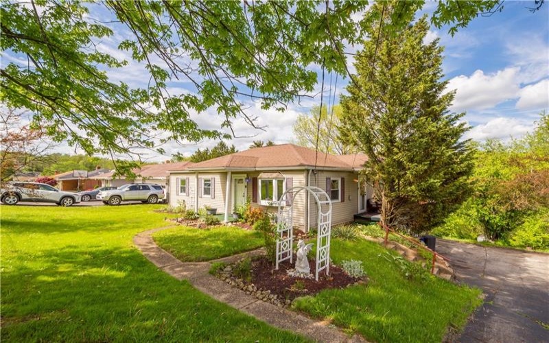 208 Lacock St, Washington, 15301, 3 Bedrooms Bedrooms, 8 Rooms Rooms,2 BathroomsBathrooms,Residential,For Sale,Lacock St,1700271