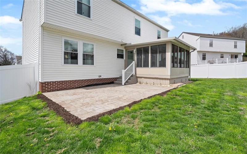 111 Stratford Ct, New Stanton, 15672, 4 Bedrooms Bedrooms, 11 Rooms Rooms,2.1 BathroomsBathrooms,Residential,For Sale,Stratford Ct,1700362