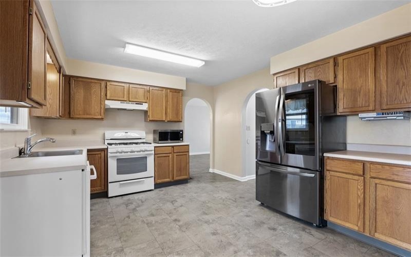 111 Stratford Ct, New Stanton, 15672, 4 Bedrooms Bedrooms, 11 Rooms Rooms,2.1 BathroomsBathrooms,Residential,For Sale,Stratford Ct,1700362