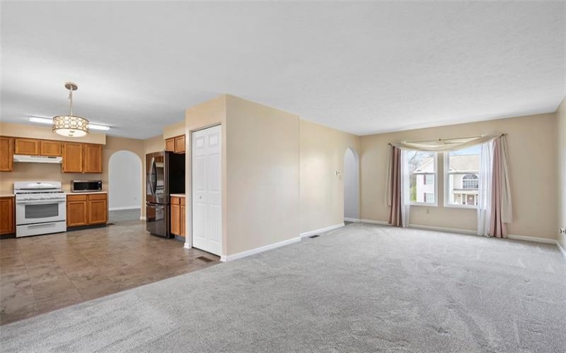 111 Stratford Ct, New Stanton, 15672, 4 Bedrooms Bedrooms, 11 Rooms Rooms,2.1 BathroomsBathrooms,Residential,For Sale,Stratford Ct,1700362