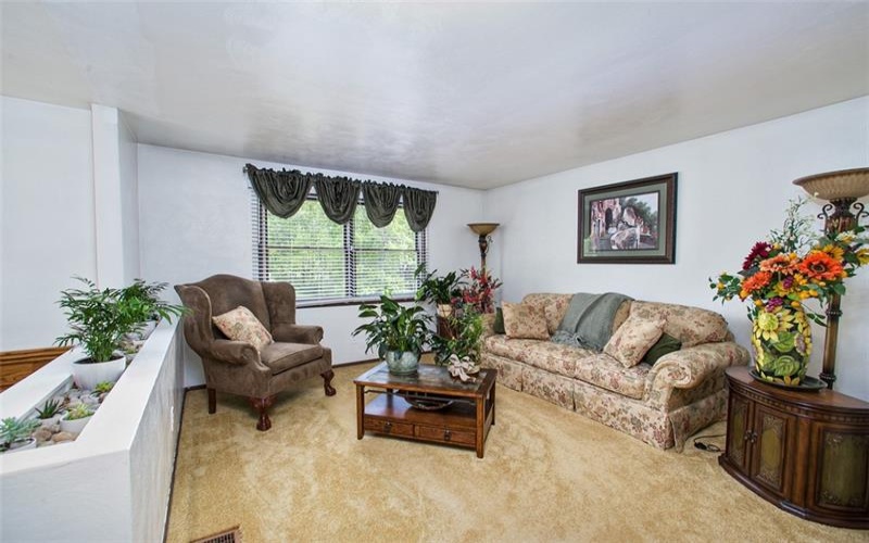 350 Apache Lane, Apollo, 15613, 3 Bedrooms Bedrooms, 9 Rooms Rooms,2.1 BathroomsBathrooms,Residential,For Sale,Apache Lane,1700483