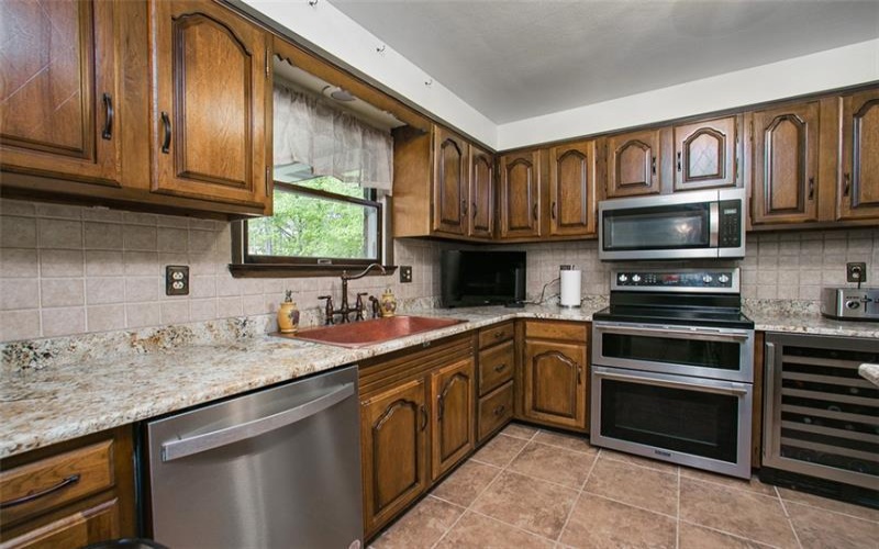 350 Apache Lane, Apollo, 15613, 3 Bedrooms Bedrooms, 9 Rooms Rooms,2.1 BathroomsBathrooms,Residential,For Sale,Apache Lane,1700483