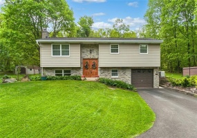 350 Apache Lane, Apollo, 15613, 3 Bedrooms Bedrooms, 9 Rooms Rooms,2.1 BathroomsBathrooms,Residential,For Sale,Apache Lane,1700483