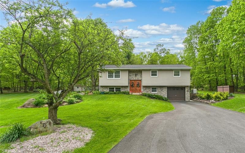 350 Apache Lane, Apollo, 15613, 3 Bedrooms Bedrooms, 9 Rooms Rooms,2.1 BathroomsBathrooms,Residential,For Sale,Apache Lane,1700483