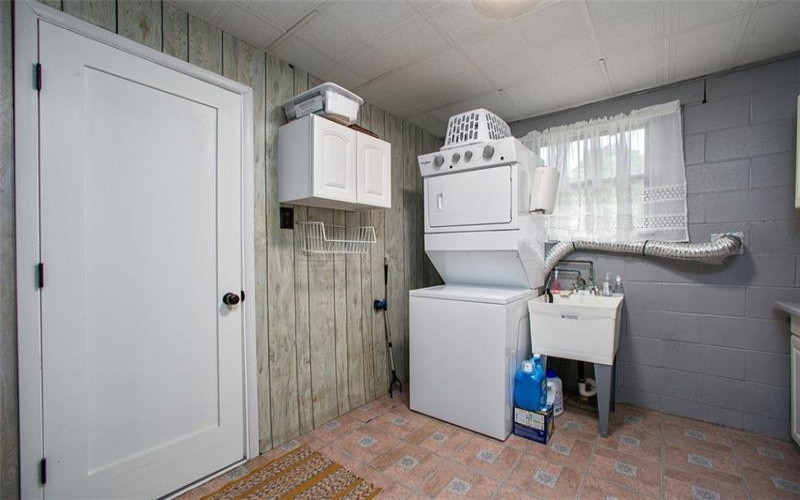 350 Apache Lane, Apollo, 15613, 3 Bedrooms Bedrooms, 9 Rooms Rooms,2.1 BathroomsBathrooms,Residential,For Sale,Apache Lane,1700483