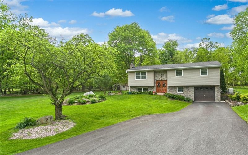 350 Apache Lane, Apollo, 15613, 3 Bedrooms Bedrooms, 9 Rooms Rooms,2.1 BathroomsBathrooms,Residential,For Sale,Apache Lane,1700483