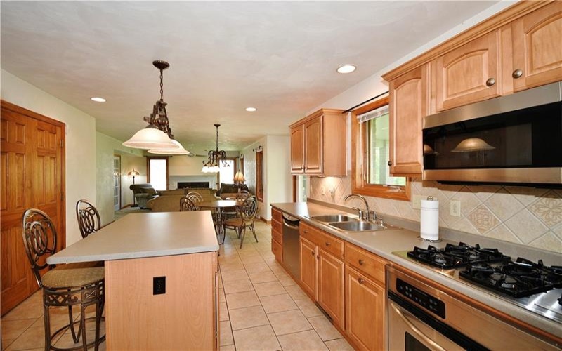 1004 Cicero Dr, Irwin, 15642, 3 Bedrooms Bedrooms, ,2.1 BathroomsBathrooms,Residential,For Sale,Cicero Dr,1700502