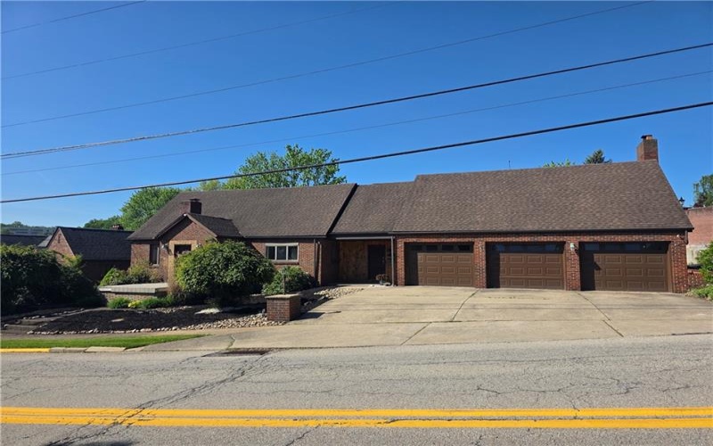 509 Pennsylvania Blvd, Jeannette, 15644, 4 Bedrooms Bedrooms, 10 Rooms Rooms,4 BathroomsBathrooms,Residential,For Sale,Pennsylvania Blvd,1700519
