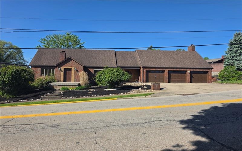 509 Pennsylvania Blvd, Jeannette, 15644, 4 Bedrooms Bedrooms, 10 Rooms Rooms,4 BathroomsBathrooms,Residential,For Sale,Pennsylvania Blvd,1700519