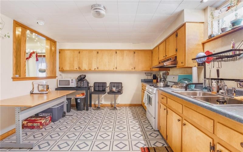 733 Center Ave, Somerset, 15501, 3 Bedrooms Bedrooms, ,2 BathroomsBathrooms,Residential,For Sale,Center Ave,1692352