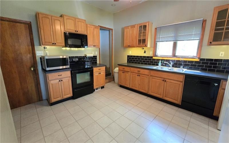 1150 Pittsburgh St, Connellsville, 15425, 4 Bedrooms Bedrooms, 9 Rooms Rooms,1.1 BathroomsBathrooms,Residential,For Sale,Pittsburgh St,1700348