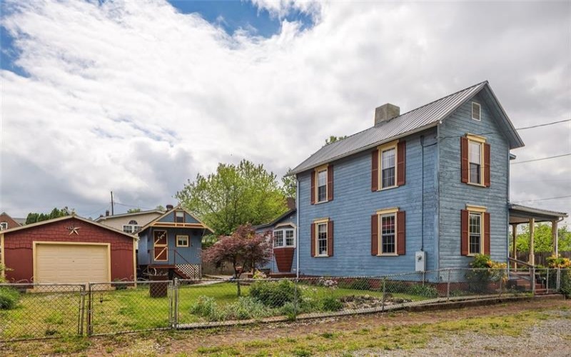 37 Water St, Point Marion, 15474, 2 Bedrooms Bedrooms, 8 Rooms Rooms,2 BathroomsBathrooms,Residential,For Sale,Water St,1700536