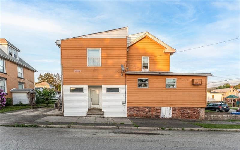 302 Washington Ave, Connellsville, 15425, ,Multi-unit,For Sale,Washington Ave,1700566