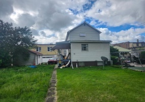 325 1/2 Quay Street, Vandergrift, 15629, 2 Bedrooms Bedrooms, ,1 BathroomBathrooms,Residential,For Sale,Quay Street,1700510