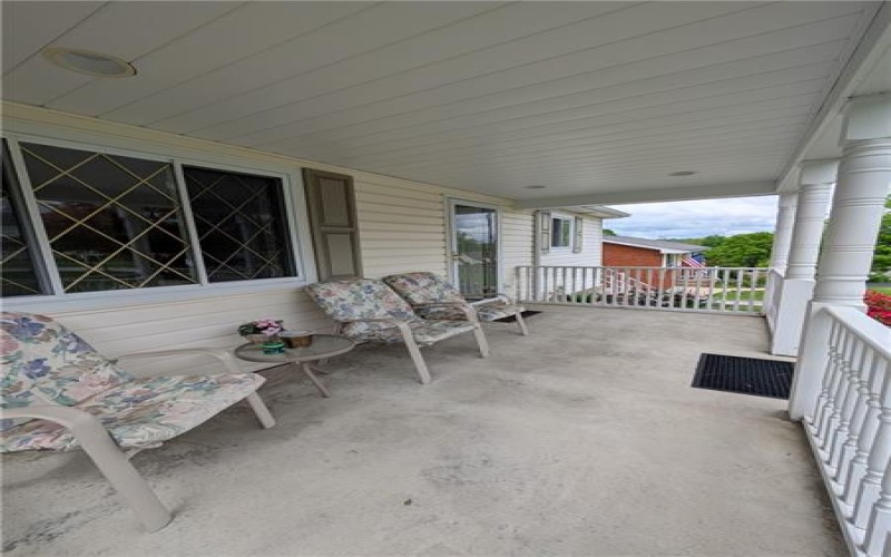 880 Northeast dr, Irwin, 15642, 3 Bedrooms Bedrooms, 5 Rooms Rooms,2 BathroomsBathrooms,Residential,For Sale,Northeast dr,1699459