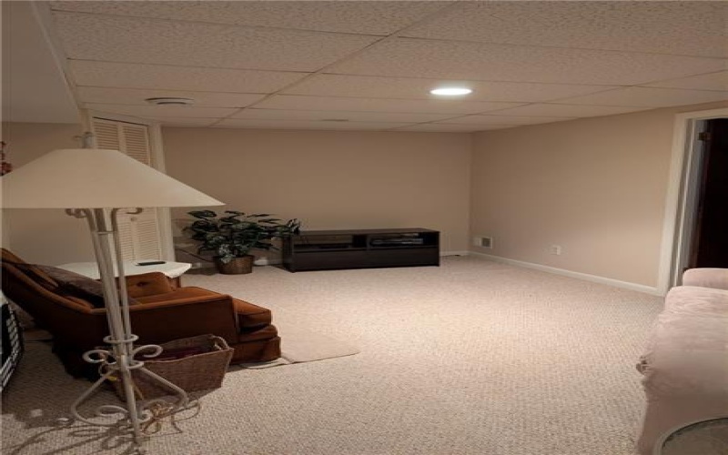 880 Northeast dr, Irwin, 15642, 3 Bedrooms Bedrooms, 5 Rooms Rooms,2 BathroomsBathrooms,Residential,For Sale,Northeast dr,1699459