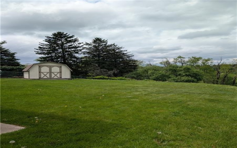 880 Northeast dr, Irwin, 15642, 3 Bedrooms Bedrooms, 5 Rooms Rooms,2 BathroomsBathrooms,Residential,For Sale,Northeast dr,1699459