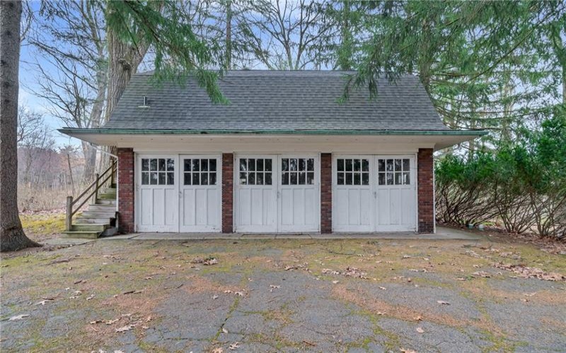 126 Oakford Park Rd, Jeannette, 15644, 6 Bedrooms Bedrooms, ,4.1 BathroomsBathrooms,Residential,For Sale,Oakford Park Rd,1700650