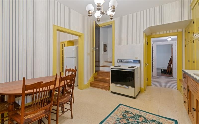 126 Oakford Park Rd, Jeannette, 15644, 6 Bedrooms Bedrooms, ,4.1 BathroomsBathrooms,Residential,For Sale,Oakford Park Rd,1700650