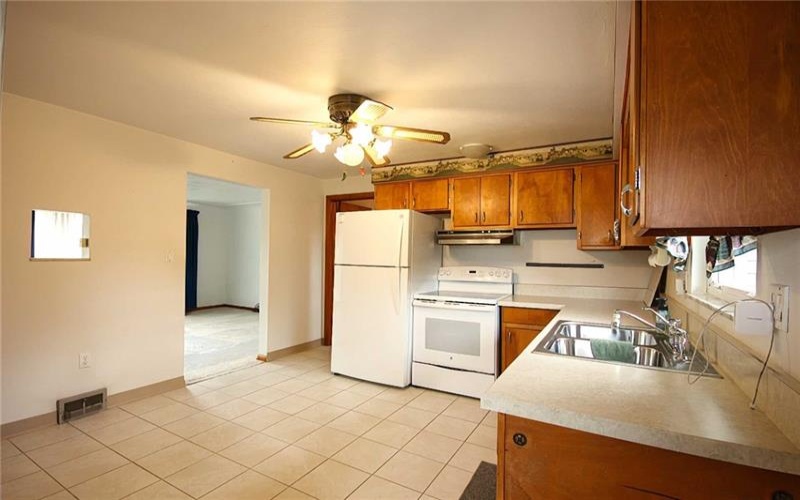 24 Magee Drive, Jeannette, 15644, 3 Bedrooms Bedrooms, 7 Rooms Rooms,1 BathroomBathrooms,Residential,For Sale,Magee Drive,1700674